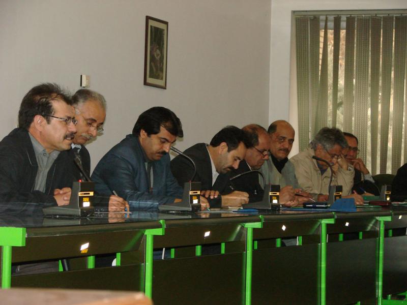 برنامه هفته انتقال یافته­های بخش تحقیقات ذرت وگیاهان علوفه­ای با حضور محققان، مروجان،کارشناسان زراعت وکشاورزان دست­اندرکار ذرت وگیاهان علوفه­ای در روز شنبه مورخ21/10/87 به مدت دو روز در سالن اجتماعات موسسه تحقیقات اصلاح و تهیه نهال و بذر انجام شد.